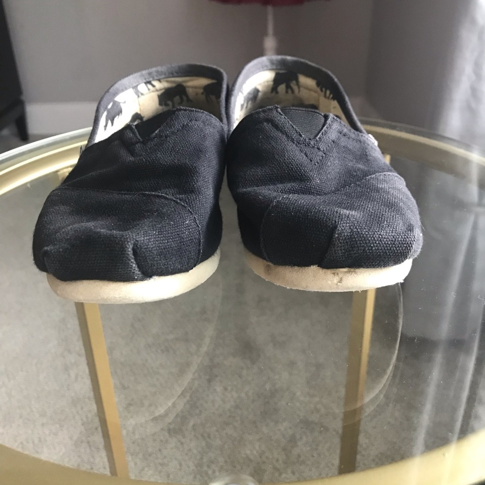 TOMS - Picture 2 of 5